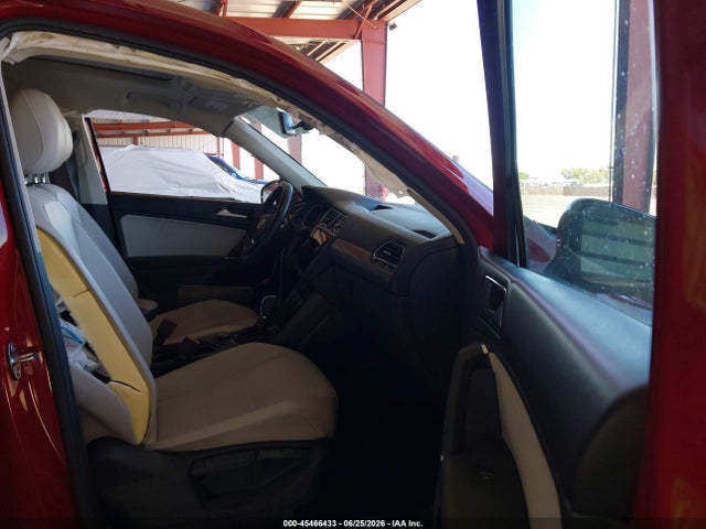 3VV2B7AX0JM138368 Volkswagen Tiguan 2.0t Se/2.0t Sel