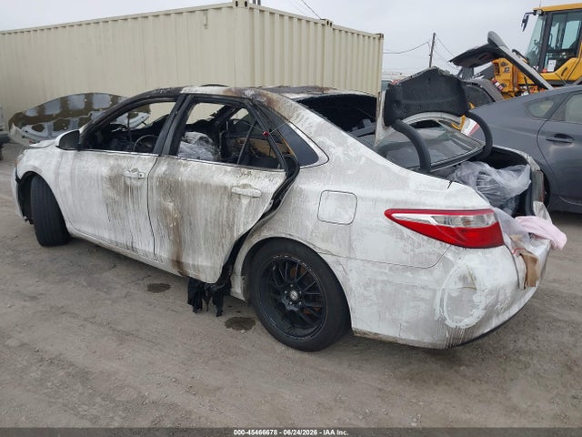 4T1BF1FKXFU932502 Toyota CAMRY LE