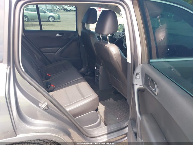 WVGAV7AX9FW506082 Volkswagen TIGUAN SE