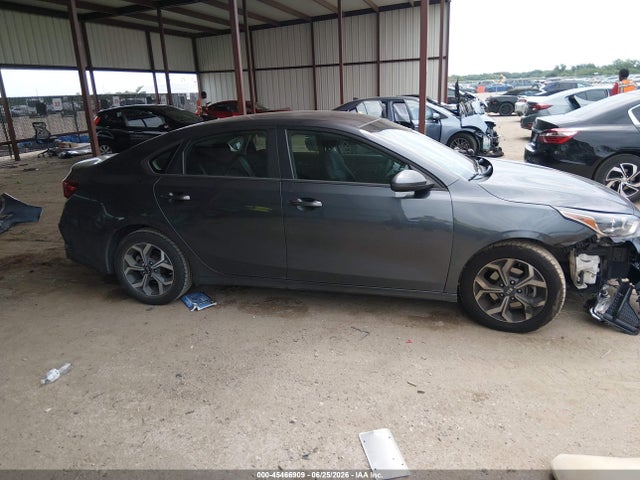 45466909 :رقم المزاد ، 3KPF24AD6ME354552 vin ، 2021 Kia Forte Lxs مزاد بيع