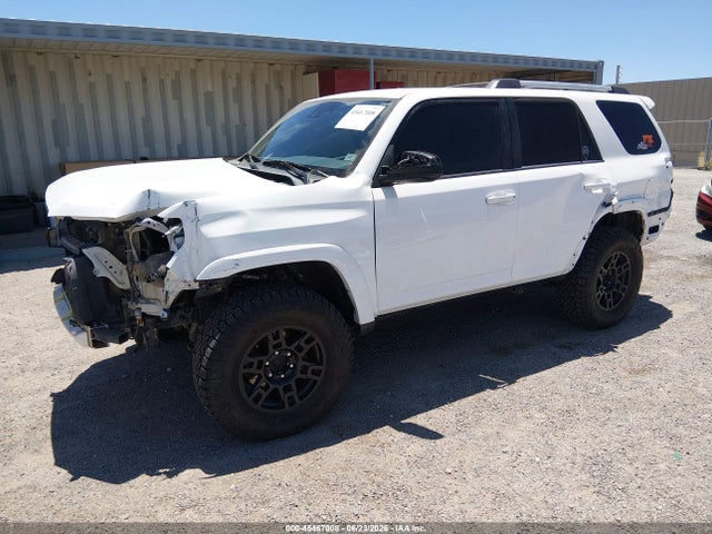 Toyota 4RUNNER SR5 2021 JTEMU5JR4M5941830 Image 2