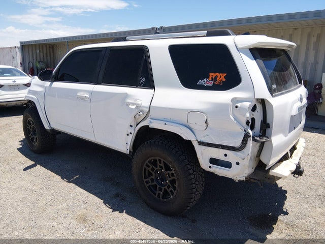 Toyota 4RUNNER SR5 2021 JTEMU5JR4M5941830 Image 3
