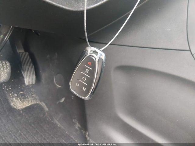 2GNAXHEV8J6270080 Chevrolet EQUINOX LS