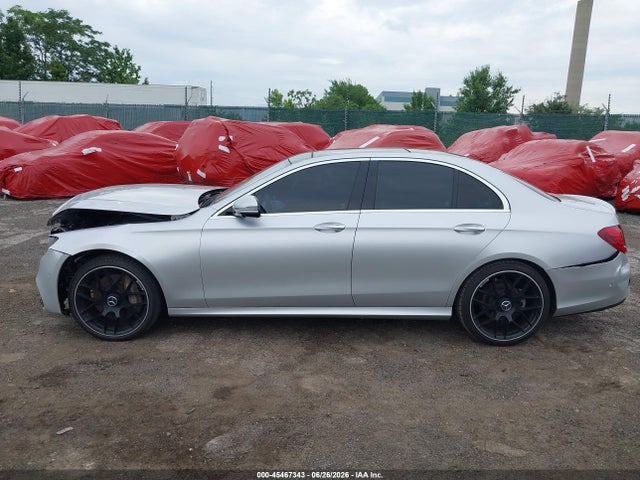 WDDZF4KB1KA582978 Mercedes-Benz E 300 4matic