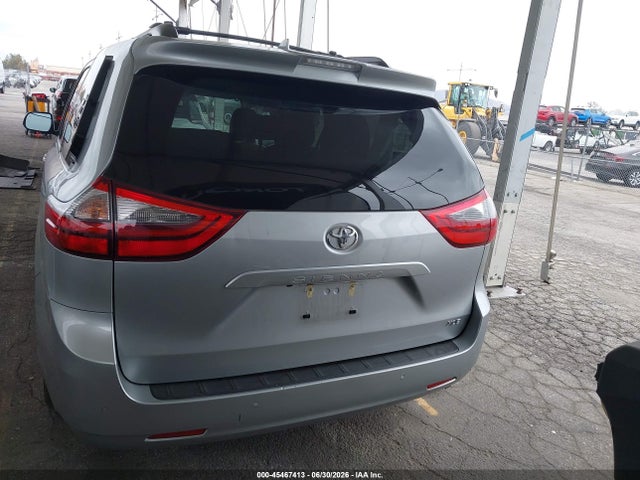 2020 Toyota Sienna Xle მანქანა იყიდება აუქციონზე, vin: 5TDYZ3DC1LS060353, აუქციონის ნომერი: 45467413