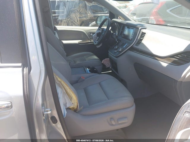 Toyota SIENNA XLE 2020 5TDYZ3DC1LS060353 Image 5