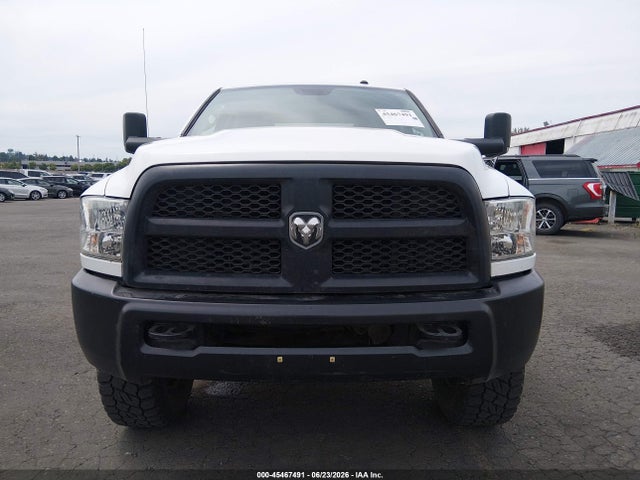 3C63R3CT9JG383693 RAM 3500 Tradesman 4x4 6&#039;4 Box