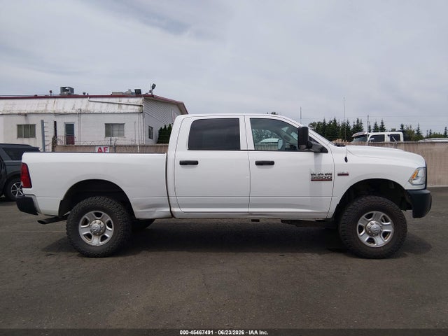 3C63R3CT9JG383693 RAM 3500 Tradesman 4x4 6&#039;4 Box