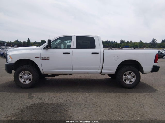 3C63R3CT9JG383693 RAM 3500 Tradesman 4x4 6&#039;4 Box