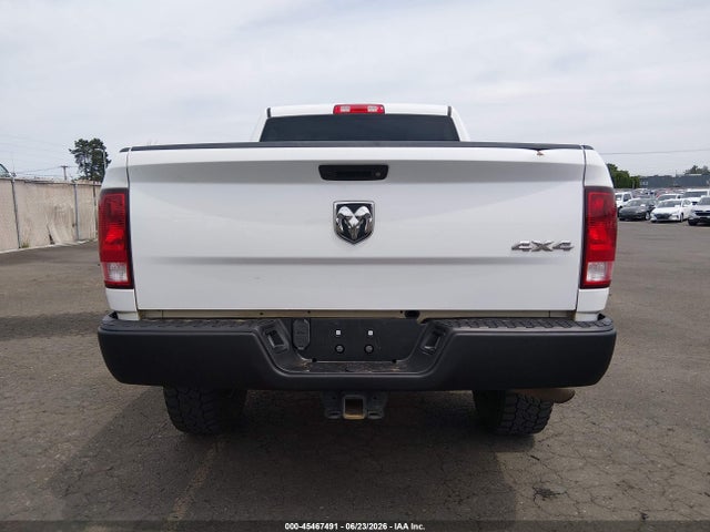 3C63R3CT9JG383693 RAM 3500 Tradesman 4x4 6&#039;4 Box