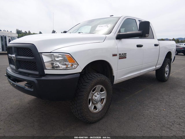 3C63R3CT9JG383693 RAM 3500 Tradesman 4x4 6&#039;4 Box