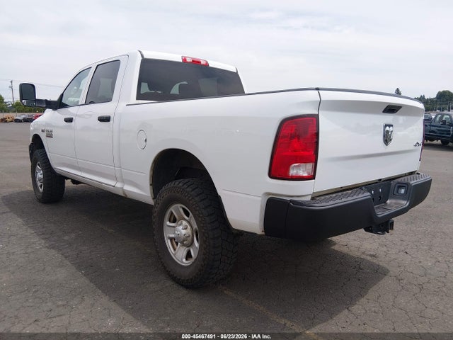 3C63R3CT9JG383693 RAM 3500 Tradesman 4x4 6&#039;4 Box