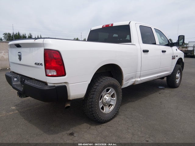 3C63R3CT9JG383693 RAM 3500 Tradesman 4x4 6&#039;4 Box