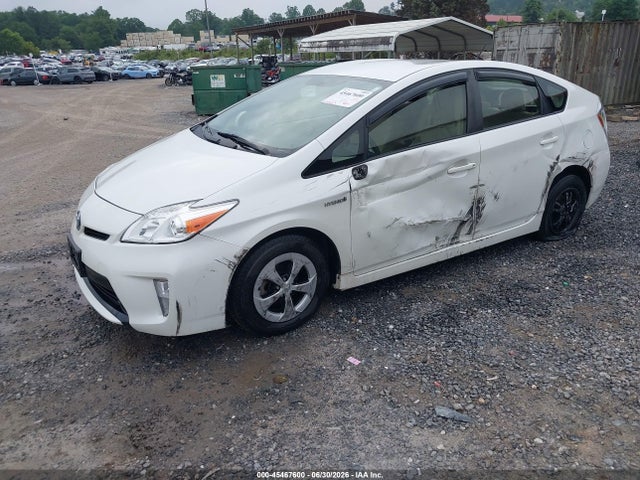 Toyota Prius Three 2015 JTDKN3DU1F0484200 Image 2