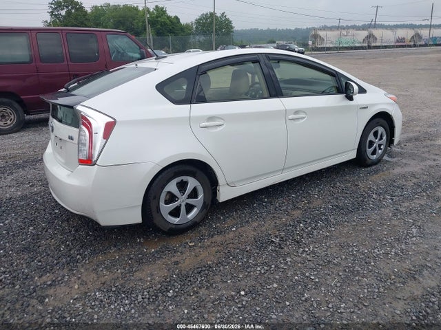 Toyota Prius Three 2015 JTDKN3DU1F0484200 Image 4