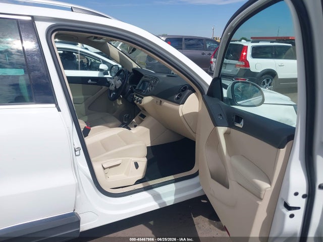 WVGBV7AX0GW590461 Volkswagen TIGUAN SE