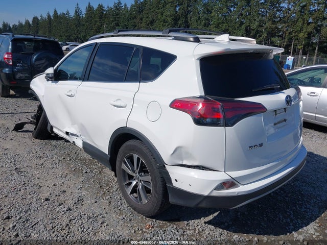 Toyota Rav4 Xle 2018 2T3RFREV5JW739425 Image 3
