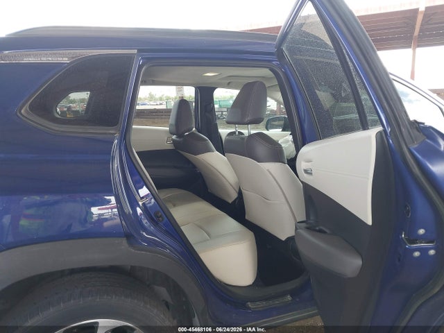 Toyota Corolla Cross Xle 2022 7MUDAAAG0NV007539 Image 8