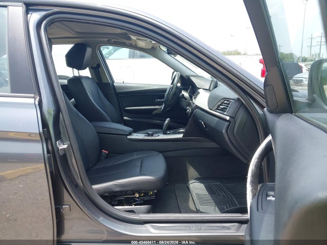 BMW 320i 2017 WBA8E1G53HNU14073 Image 5