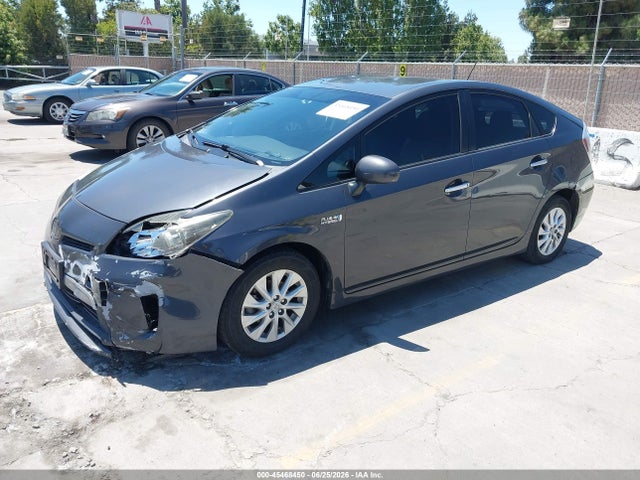 Toyota Prius Plug-in Advanced 2014 JTDKN3DP8E3056762 Image 2