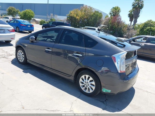 Toyota Prius Plug-in Advanced 2014 JTDKN3DP8E3056762 Image 3