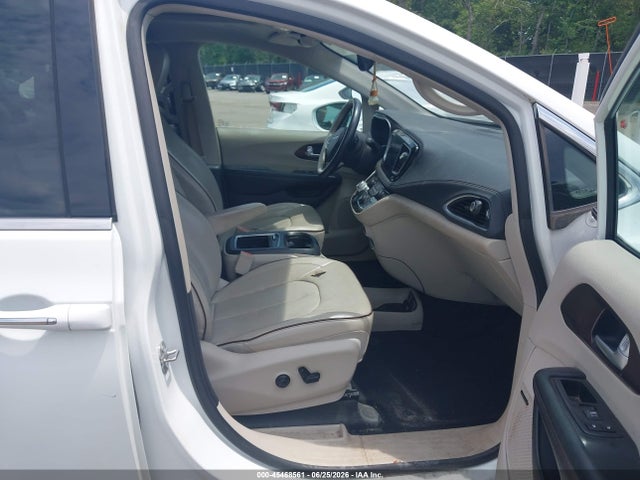 45468561 :رقم المزاد ، 2C4RC1GGXHR754385 vin ، 2017 Chrysler Pacifica Limited مزاد بيع