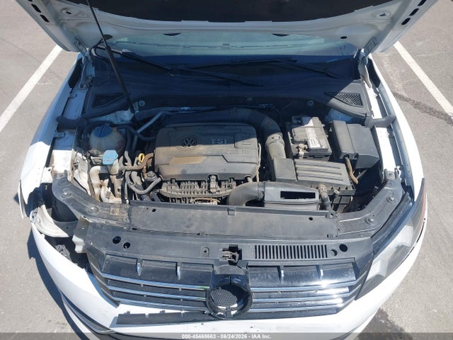 1VWBT7A36FC087523 Volkswagen Passat 1.8t Se