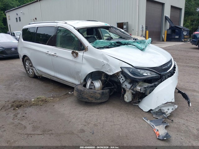 Auction sale of the 2018 Chrysler Pacifica Touring L, vin: 2C4RC1BG4JR127503, lot number: 45468850
