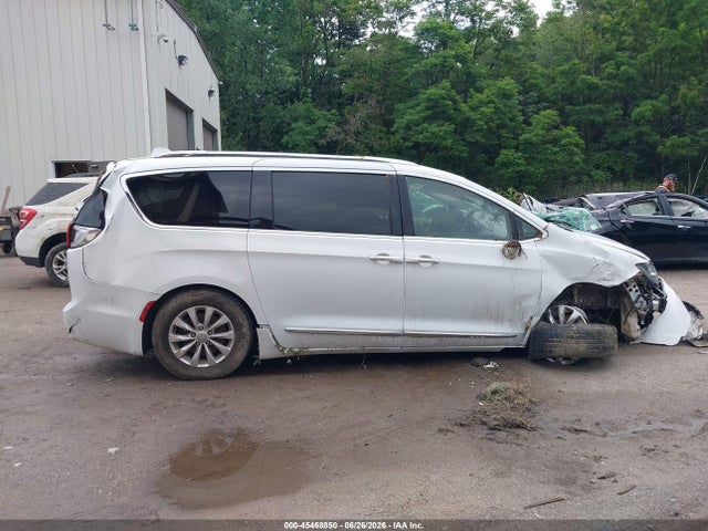 45468850 :رقم المزاد ، 2C4RC1BG4JR127503 vin ، 2018 Chrysler Pacifica Touring L مزاد بيع