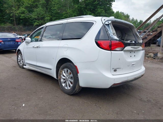 45468850 :رقم المزاد ، 2C4RC1BG4JR127503 vin ، 2018 Chrysler Pacifica Touring L مزاد بيع