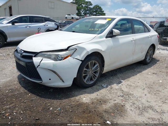 45468903 :رقم المزاد ، 4T1BF1FKXFU031789 vin ، 2015 Toyota Camry Se مزاد بيع