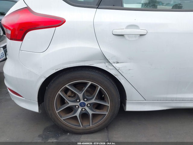 Ford FOCUS SE 2016 1FADP3K27GL396066 Image 14