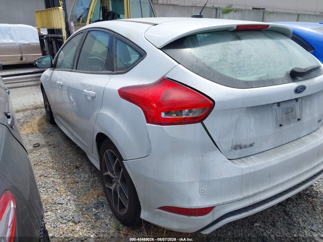 Ford FOCUS SE 2016 1FADP3K27GL396066 Image 3