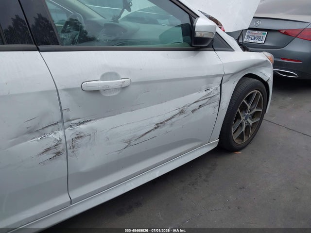 Ford FOCUS SE 2016 1FADP3K27GL396066 Image 6