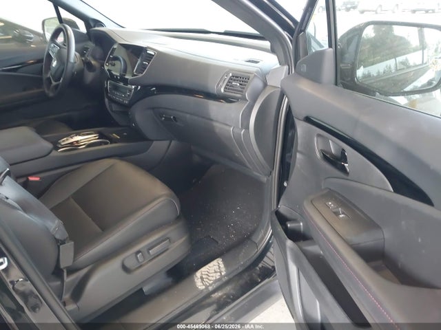 5FNYF8H84RB015495 Honda Passport Awd Black