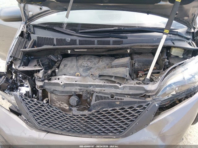 45469167 :رقم المزاد ، 5TDXZ3DC1HS857866 vin ، 2017 Toyota Sienna Se Premium 8 Passenger مزاد بيع