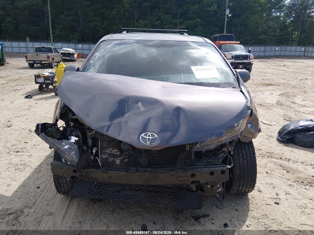 45469167 :رقم المزاد ، 5TDXZ3DC1HS857866 vin ، 2017 Toyota Sienna Se Premium 8 Passenger مزاد بيع