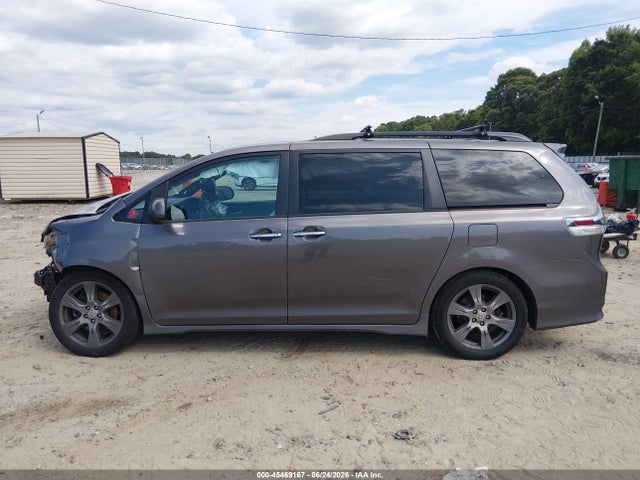 45469167 :رقم المزاد ، 5TDXZ3DC1HS857866 vin ، 2017 Toyota Sienna Se Premium 8 Passenger مزاد بيع