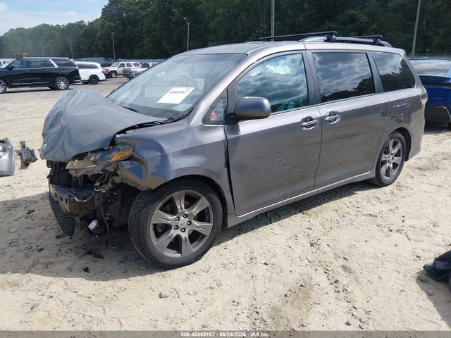 45469167 :رقم المزاد ، 5TDXZ3DC1HS857866 vin ، 2017 Toyota Sienna Se Premium 8 Passenger مزاد بيع