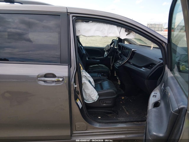 45469167 :رقم المزاد ، 5TDXZ3DC1HS857866 vin ، 2017 Toyota Sienna Se Premium 8 Passenger مزاد بيع