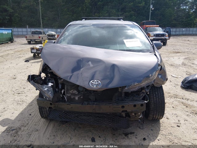 45469167 :رقم المزاد ، 5TDXZ3DC1HS857866 vin ، 2017 Toyota Sienna Se Premium 8 Passenger مزاد بيع