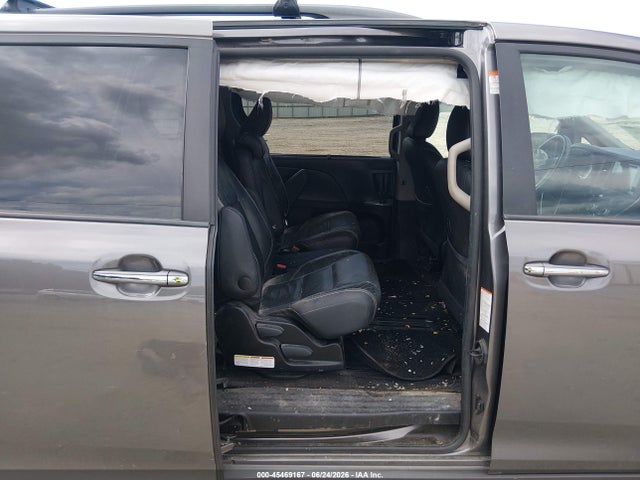 45469167 :رقم المزاد ، 5TDXZ3DC1HS857866 vin ، 2017 Toyota Sienna Se Premium 8 Passenger مزاد بيع