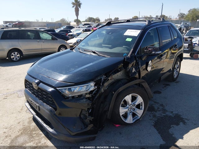 Toyota Rav4 Xle 2019 JTMW1RFV3KD026053 Image 2
