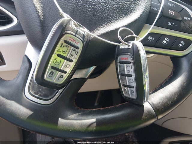Продажа на аукционе авто 2017 Chrysler Pacifica Touring-l Plus, vin: 2C4RC1EG1HR593525, номер лота: 45469985