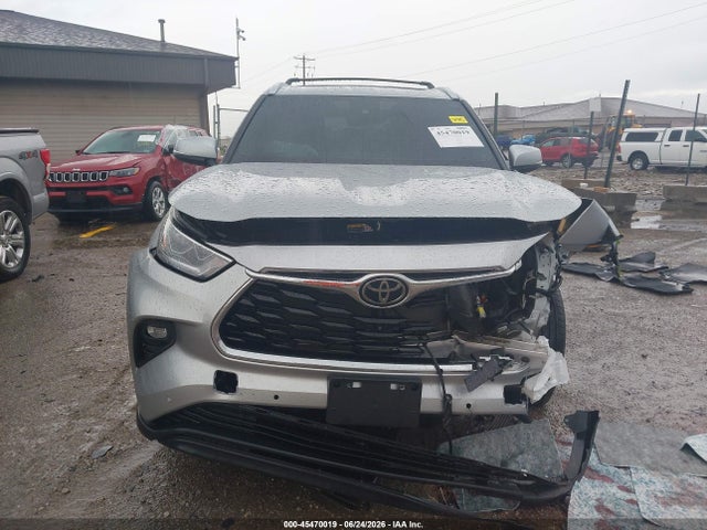 Toyota Highlander Limited 2022 5TDDZRBH3NS214838 Image 13