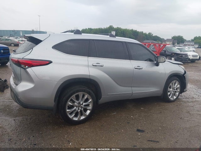 Toyota Highlander Limited 2022 5TDDZRBH3NS214838 Image 14