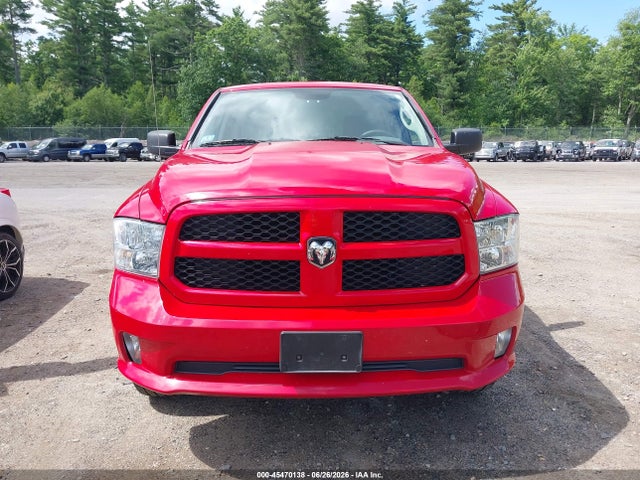 1C6RR7FT3HS565566 RAM 1500 Express 4x4 6&#039;4 Box