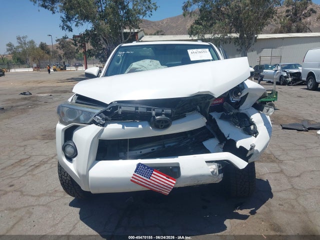 Toyota 4RUNNER SR5 2016 JTEBU5JR2G5370351 Image 12