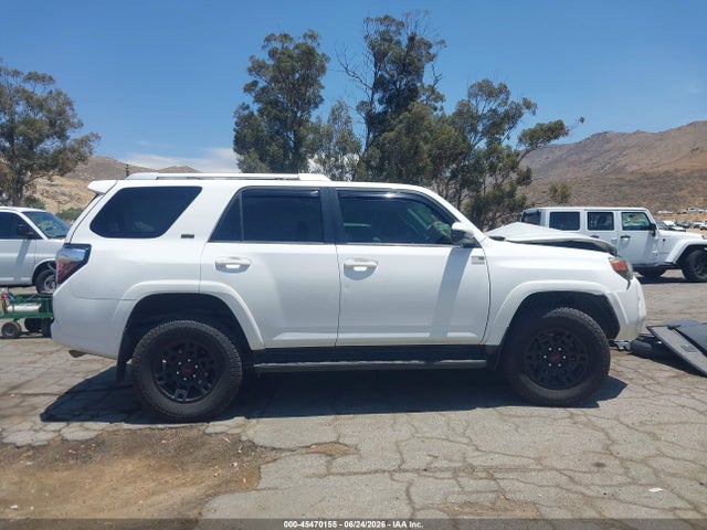 Toyota 4RUNNER SR5 2016 JTEBU5JR2G5370351 Image 13