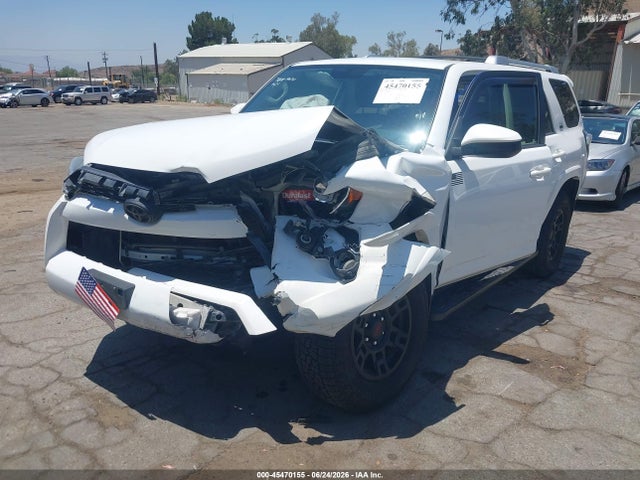Toyota 4RUNNER SR5 2016 JTEBU5JR2G5370351 Image 2